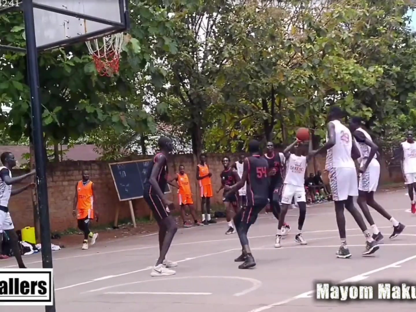南苏丹惊现全员220m身高打球太恐怖了，五个文班这种怎么防？